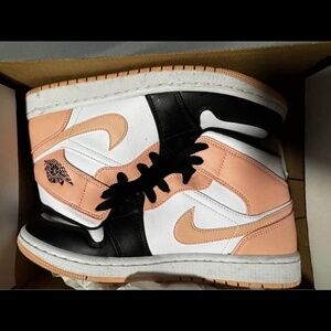 Air Jordan 1 mid